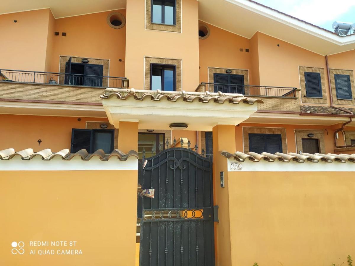 Casa Vacanza Indaco ฟิวมิชีโน ภายนอก รูปภาพ